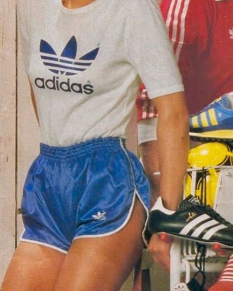 Rare Adidas catalogue from early 80s#MINIMALARCHIVE 80s Sporty Outfits, 90s Gym Outfit, 90s Workout Clothes, Sportswear Editorial, 70s Sportswear, Sport Street Style, 80s Sportswear, Gym Photoshoot, Retro Fitness