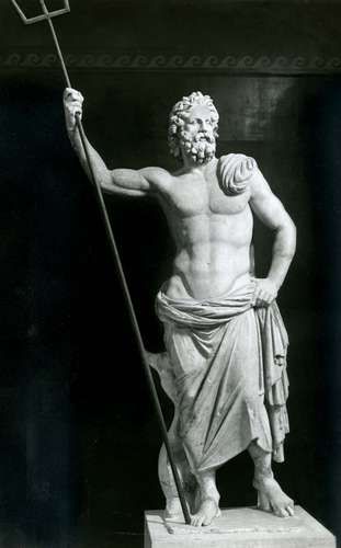 Poseidon Greek Mythology, Greek Mythology Stories, Zeus And Hades, Poseidon Statue, Daughter Of Poseidon, Ancient Greek Sculpture, Ancient Statues, Greek Gods And Goddesses, Greek And Roman Mythology