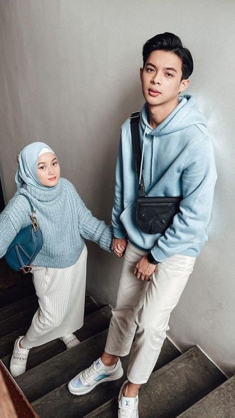 Couple Outfits Prewedding, Muslim Couple Outfit, Mastani Dress, Couple Ootd, Ootd Couple, Couple Outfits Matching, Outfits Muslim, Ootd Hijab Style, Pose Prewedding