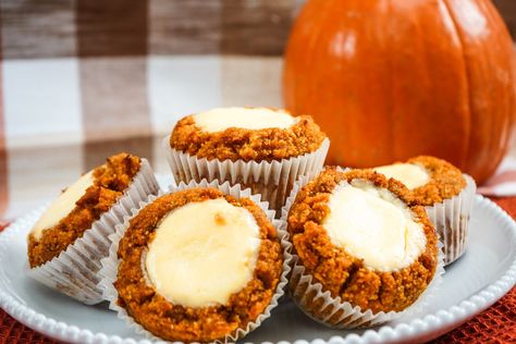 Low Carb Starbucks Pumpkin Cream Cheese Muffins, Gf Dough, Starbucks Pumpkin Cream Cheese Muffins, Flav City, Low Carb Starbucks, Low Carb Love, Breakfast Hack, Keto Muffins, Pumpkin Cream Cheese Muffins