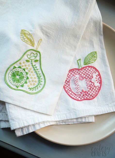 Diy Towel Embroidery, How To Embroider Tea Towels, Embroider Tea Towels Diy, Embroider Towels Diy, Embroidered Tea Towels Pattern, Hand Embroidered Tea Towels Diy, Embroidery On Tea Towels, How To Embroider Napkins, Cross Stitch Hand Towels