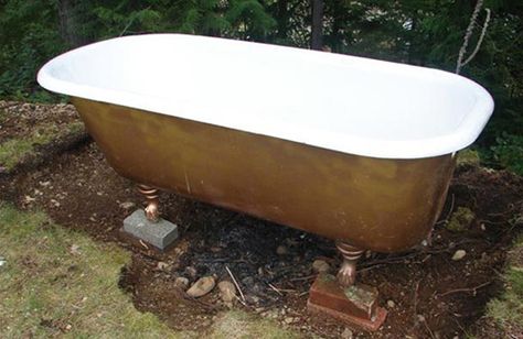 How to Make a Poor Man’s (Or Woman’s) Hot Tub...http://homestead-and-survival.com/how-to-make-a-poor-mans-or-womans-hot-tub/ Bath Tub Garden, Outdoor Clawfoot Tub, Hillbilly Hot Tub, Outside Bathtub, Garden Decks, Garden Bathtub, Old Bathtub, Diy Hot Tub, Outdoor Bathtub