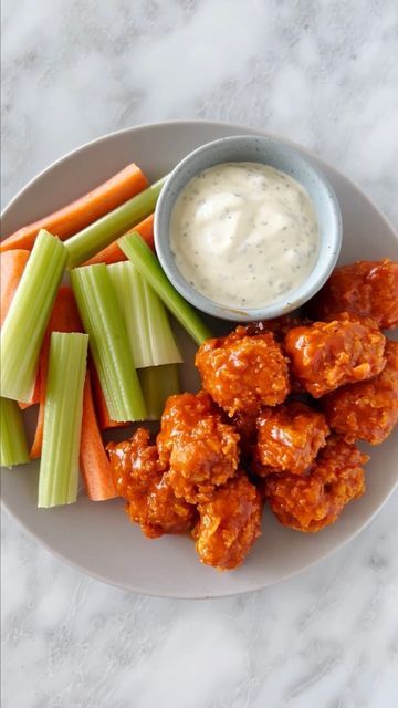 Boneless Wing Recipes, Boneless Buffalo Wings, Boneless Chicken Wings, Boneless Wings, Healthy Lifestyle Food, Yummy Comfort Food, Buffalo Wings, Delicious Snacks Recipes, Food Obsession