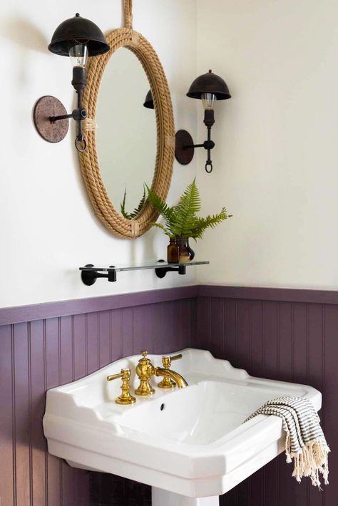 small bathroom with purple paint Bathroom Decor For Small Bathrooms, Mauve Bathroom, Small Bathroom Paint Colors, White Marble Shower, Heidi Caillier, Tiled Bathrooms, Lavender Bathroom, Gold Marble Wallpaper, Best Bathroom Colors