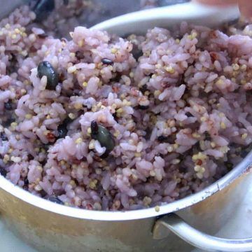 Multigrain Rice, Rice With Beans, Sorghum Syrup, Purple Rice, Azuki Bean, Adzuki Beans, Garlic Uses, Korean Rice, Korean Dishes