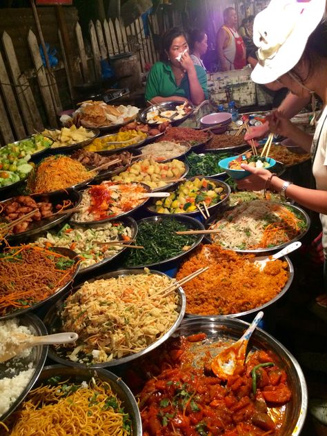 Foreign Street Food, Cambodia Aesthetic Photography, Different Foods From Around The World, Asian Food Market, Thai Night Market, Cambodia Aesthetic, Vietnam Market, Cambodia Food, Street Food Thailand