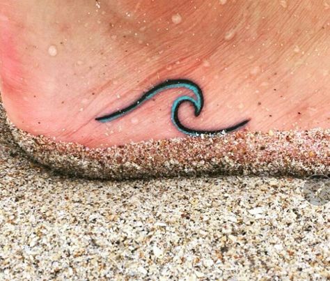 Beach tattoos   tatuajes | Spanish tatuajes  |tatuajes para mujeres | tatuajes para hombres  | diseños de tatuajes http://amzn.to/28PQlav Strand Tattoo, Tiny Foot Tattoos, Fonts Tattoo, Tattoo Tiny, Tattoo Watercolor, Tattoo Dog, Wave Tattoo, Beach Tattoo, Disney Tattoo