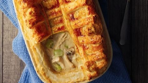 This hearty pie is perfect for using up any left over foods you want to get rid of. Turkey And Leek Pie, Leftover Chicken Curry, Ham And Leek Pie, Pear And Almond Tart, Boiled Fruit Cake, Chicken And Leek Pie, Chicken And Mushroom Pie, Leek Pie, Mushroom Pie