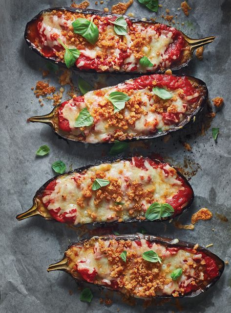 Aubergines parmigiana | RICARDO Pressure Cooker Lentils, Pescetarian Diet, Eggplant Recipes Parmesan, Amazing Meals, Confort Food, Eggplant Parmesan, Mediterranean Dishes, Eggplant Recipes, Appetizer Salads