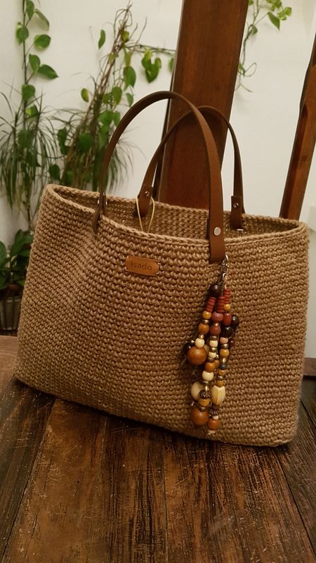 Cabas et sacs au crochet en ficelle de jute! 100 % naturel, "un esprit vegan"! - Isado Jute Tas, Modern Haken, Tote Crochet, Diy Crochet Bag, Free Crochet Bag, Crochet Bag Pattern Free, Bag Pattern Free, Crochet Clutch, Crochet Handbags Patterns