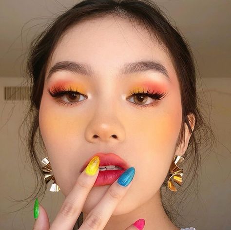 Warm Eyeshadow, Model Tips, Mekap Mata, Orange Eyeshadow, Bright Makeup, Makeup News, Smink Inspiration, Makijaż Smokey Eye, Makeup Eye Looks