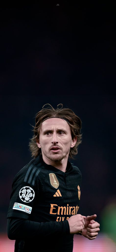 Real Madrid Aesthetic, Modric Wallpapers, Funny Football Pictures, Real Madrid Pictures, Madrid Aesthetic, Bayern Munich Wallpapers, Modric Real Madrid, Cr7 Vs Messi, Neymar Psg