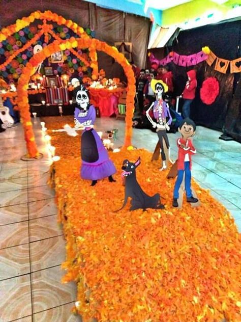 Coco Inspired Halloween Decorations, Dia De Los Muertos Event Ideas, Coco Themed Decorations, Coco Movie Decorations, Coco Outdoor Halloween Decorations, Disney Coco Halloween Decorations, Coco Halloween Party, Coco Themed Halloween Party, Coco Themed Halloween Decorations