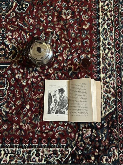 Academic Aesthetic, Aesthetic Old, Persian Rug Designs, Arab Culture, A Rug, Arabian Nights, Academia Aesthetic, Jolie Photo, Autumn Aesthetic