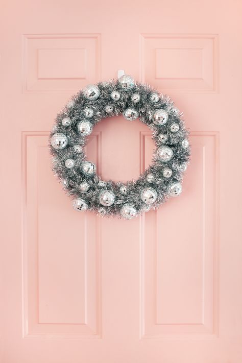 Nye Party Decor, Nye Party Decorations, Party Decor Ideas, Ball Wreath, Holiday Tablescapes, Christmas Interiors, Nye Party, Ornament Ideas, Xmas Wreaths