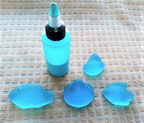 How to Make Homemade Sea Glass Paint - The Classy Chics Sea Glass Paint, Diy Crystal Crafts, Sea Glass Diy, Sea Glass Art Projects, Coastal Cottage Style, Beach Glass Crafts, Foam Paint, Seaside Decor, Glass Art Projects