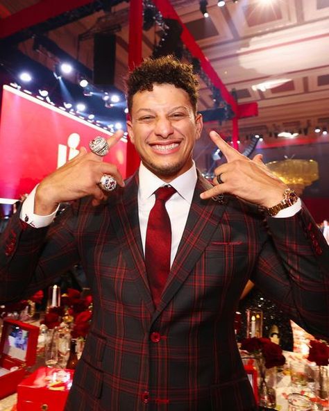 Kansas City Chiefs on Instagram: “Sorry we missed ur call last night… we’ll have to ring you back 💍💍” Patrick Mahomes Aesthetic, Patty Mahomes, Pat Mahomes, Chiefs Wallpaper, Noah Flynn, Red Kingdom, Kc Football, Sporting Kc, Male Celebs