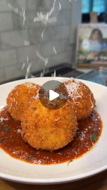 Seafood Network🦞🦐🦀🦑🐙🍤 on Instagram: "Shrimp and grit balls 
@kardeabrown 

🗣️DON’T YOU THROW AWAY THEM GRITS!!!! Keep’em flowin and make shrimp and grit balls! 🤣🤣🤣

“That’s right….I took leftover grits, added some cooked shrimp, the trinity (minced bell pepper, onions and celery), seasoning and 3 different types of white hand shredded cheese. I shaped them into nice size balls…..then put them in a dredge with flour, eggs, milk and seasoned panko breadcrumbs. I deep fried them and served it with my “Gullah Gravy” which is a tomato based sauce. And the rest is history 😂”

Do you want to devour this seafood sensation⁉️
Comment and tag a Seafood Lover/Friend below 👇🏼" Grit Balls, Leftover Grits, Shrimp And Cheese Grits, Types Of White, Cooked Shrimp, Cheese Grits, The Trinity, Seafood Dinner, How To Cook Shrimp