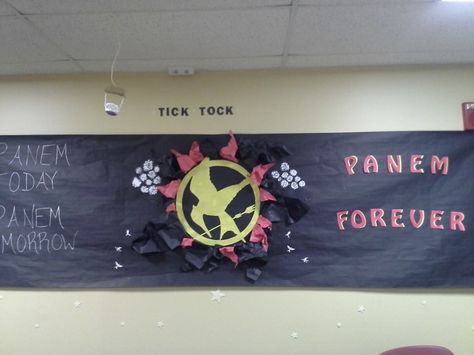 Hunger Games Decorations, Marathon Party, Ra Decorations, Hunger Games Theme, Games Room Decor, Quarter Quell, Ra Themes, Ra Ideas, Games Room