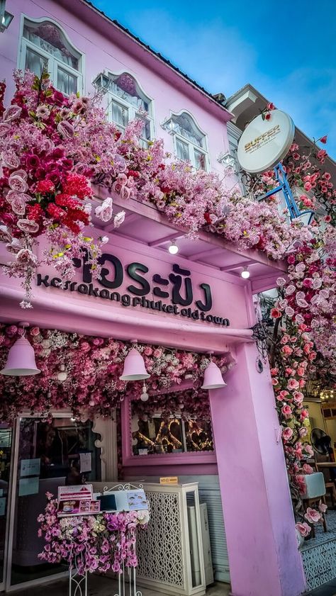 pink instagrammable cafe in phuket old town Phuket Cafe, Old Town Phuket, Phuket Aesthetic, Phuket Old Town, Phuket Thailand Aesthetic, Flower Cafe, Pink Cafe, Thailand Vacation, British Architecture