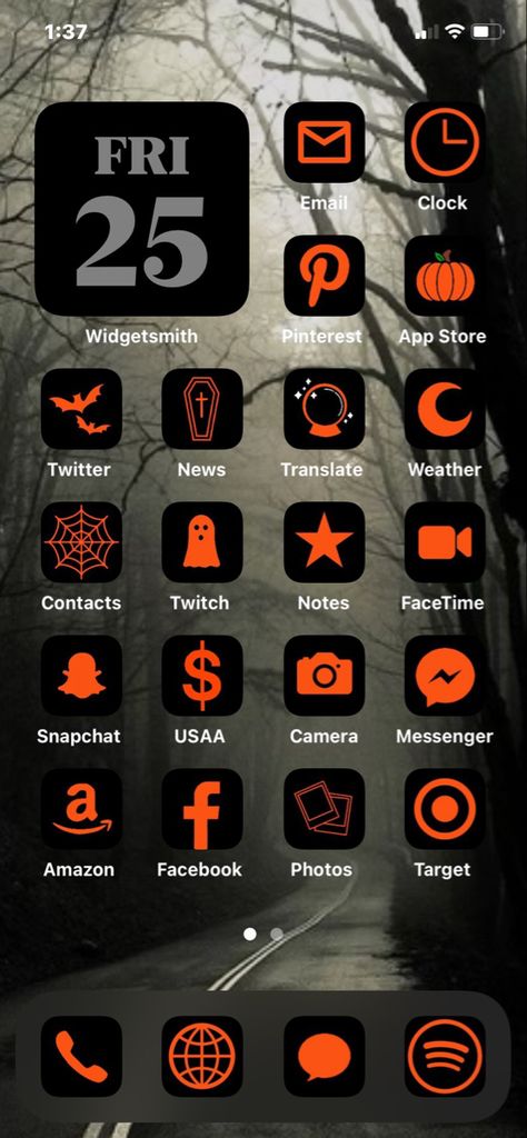 iPhone homescreen with orange and black app icons Halloween Iphone Theme Ideas, Halloween Widget Icons, Widget Halloween, Autumn Ios, Halloween Homescreen, Halloween Ios, Halloween App Icons, Ios14 Homescreen, Fall Icons