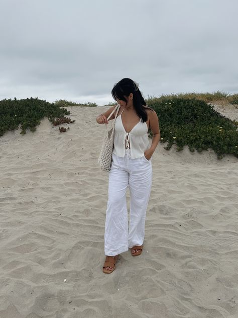 Beach Outfits With Pants, White Beach Pants Outfit, Beach Pants Outfit, White Beach Pants, Pants Crochet, Summer Outfit Beach, Outfit Inspo Beach, White Cami Tops, Beach Cardigan