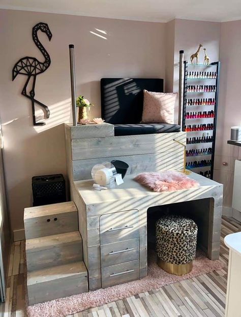 Nail Room Ideas, Tech Room, Nail Salon Interior Design, Nail Salon Interior, Beauty Room Salon, Nail Station, Esthetics Room, Spa Room Decor, Salon Suites Decor