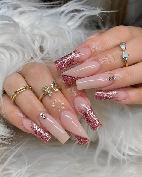 Nails 2023 Trends Rose Gold, Rose Color Nails Acrylic, Pink With Rose Gold Nails, Coffin Rose Gold Nails, Prom Nail Ideas Rose Gold, Rose Gold Summer Nails, Elegant Nails Rose Gold, Rose Gold Nail Ideas Acrylic, Rose Gold Nail Art Designs