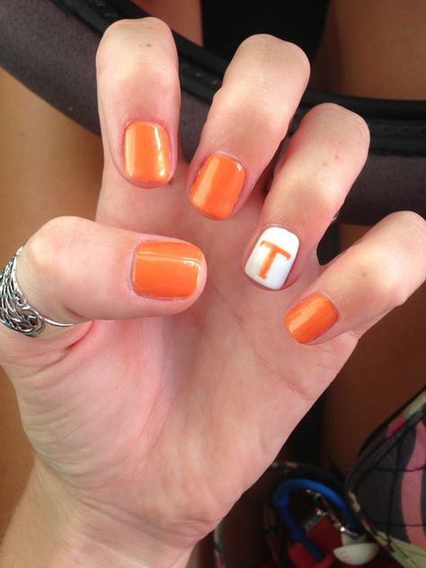 Tennessee nails! GBO! Alabama Football Nails, Vols Nails, Tn Nails, Tennessee Nails, I Nails, Football Nails, Nail Pictures, Pretty Nail Art, Nail Polish Designs