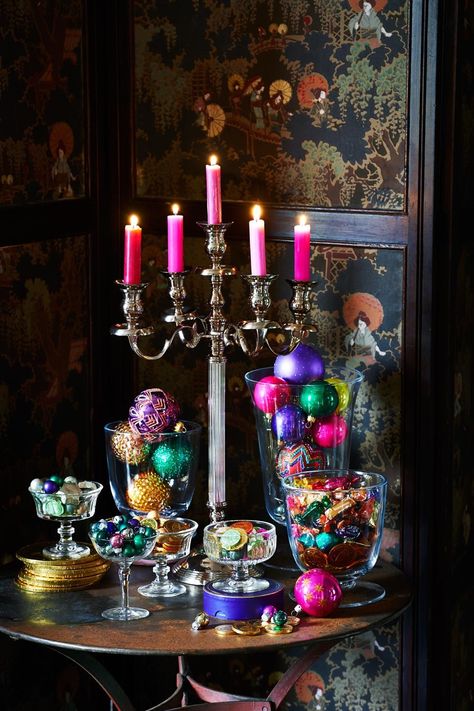 Alternative and easy ways to decorate for Christmasredmagazine Bohemian Christmas, Decorating For Christmas, Scandi Christmas, Christmas Decoration Ideas, Christmas Interiors, Chic Christmas, Christmas Decorations For The Home, Christmas Story, Noel Christmas