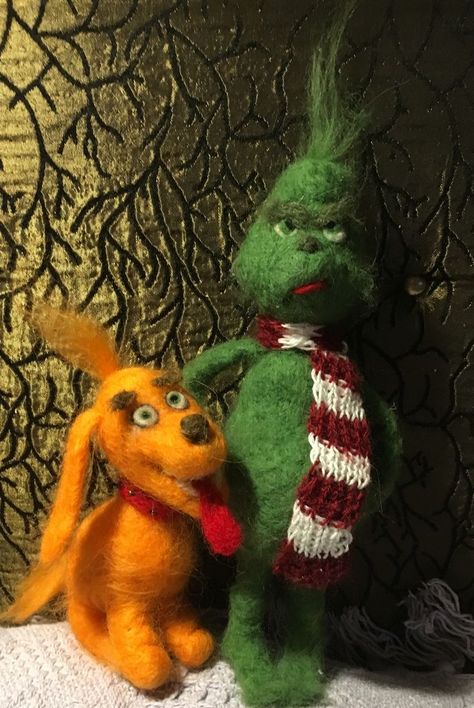 Grinch Needle Felt, Felted Christmas, Felted Mouse, Christmas Props, Needle Felted Christmas, Wool Needle Felting, Felt Mouse, Painting Glassware, Needle Felting Projects