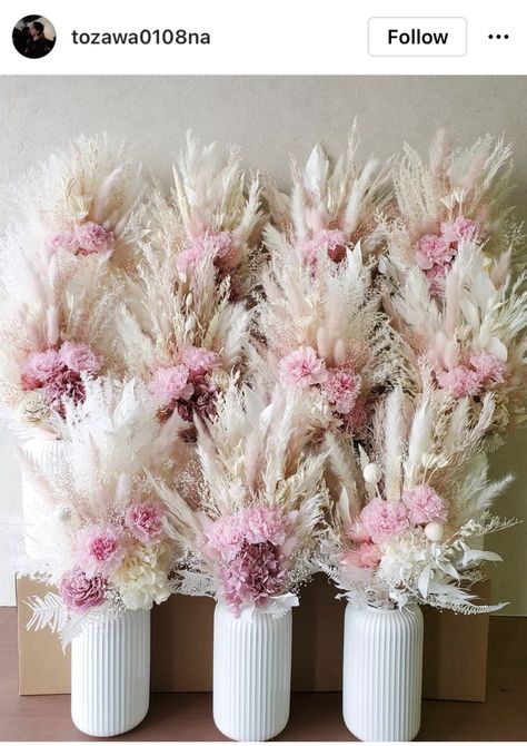 Rose Pink Party Decorations, Pink Theme Centerpieces, Boho Fresh Flower Arrangements, Fall Boho Flower Arrangements, Boho One Year Old Birthday Theme, Boho Pink Centerpieces, Girl Baby Shower Flower Centerpieces, Boho Bautizo Decor, Boho Pink Birthday Party