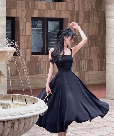 French Elegant Dress, Back Cross Strap Dress, Dress For Daily Wear, Waist Dress Fitted, Black Long Formal Dresses Elegant, Cute Midi Dress, Classy Chic Modest Outfits, Fancy Korean Dresses, Formal Clothes Girl