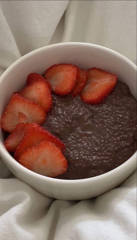 Chocolate Chia Pudding Aesthetic, Chia Pudding Aesthetic, Food Flicks, Pudding Aesthetic, Chocolate Chia Seed Pudding, Healthy Food Dishes, Chia Seed Pudding, Healthy Food Motivation, Healthy Food Options