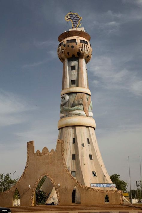 Monument of Independence, Bamako, Mali by Donald Hurlbert Hotel Bali, African Architecture, African American Artwork, Africa Do Sul, Religious Architecture, Kwazulu Natal, Africa Safari, African History, African Culture