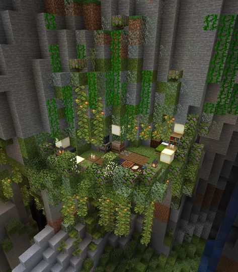 Lush Base Minecraft, Lush Cave Base Ideas, Lush Caves Base, Minecraft Moss Cave, Cave Bases Minecraft, Minecraft Deepslate Cave Base, Crystal Cave Minecraft, Enchanted Cave Minecraft, Lush Cave Village Minecraft