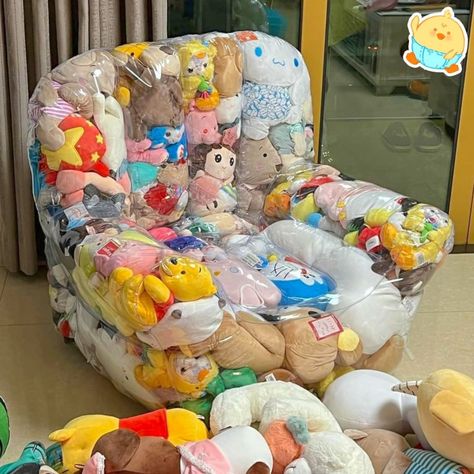 Clear Plastic Chair Designed For Packing With Stuffed Animals: Build-A-Chair - borninspace Plastic Chair Design, Stuffed Animal Displays, Repurpose Diy, Animal Chair, Recycled Toys, Clear Chairs, Inflatable Chair, Kitty Plush, Storage Chair