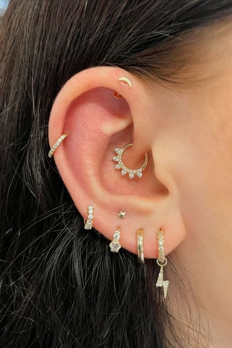 High Lobe Ear Piercing, New Ear Piercing, Ear Piercings Chart, Tragus Daith, Types Of Ear Piercings, Ear Piercings Tragus, Boho Jewels, Cool Ear Piercings, Pretty Ear Piercings