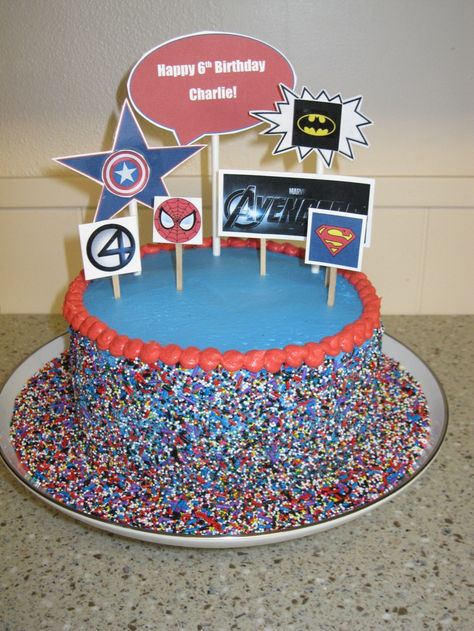 easy superhero cake | Easy way to do a superhero cake! Superhero Birthday Cake Diy, Easy Superhero Cake, Diy Superhero Cake, Diy Avengers Cake, Batman Cake Ideas, Easy Batman Cake, Pirate Cakes, Superhero Cakes, Superhero Birthday Cake