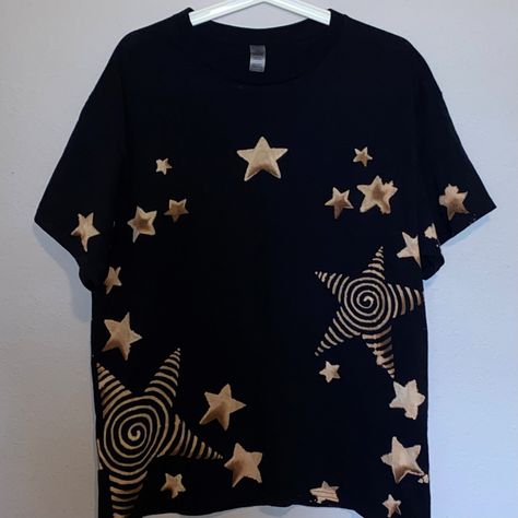 Bleached Star Shirt, Designs For Bleached Shirts, Painted Shirt Designs, Bleach Paint Tshirt, Simple Bleach Shirt Ideas, Painting Ideas On T Shirt, Bleach Died Tshirts, Y2k Bleached Shirt, Bleach Dye Shirts Design