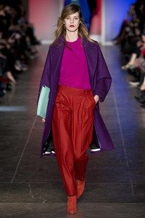 this outfit has analogous colors. It is red, red violet, and violet Dress Box, Casual Chique, Red Pants, Color Mix, 2014 Fashion, Runway Collection, Paul Smith, London Fashion Week, Urban Fashion