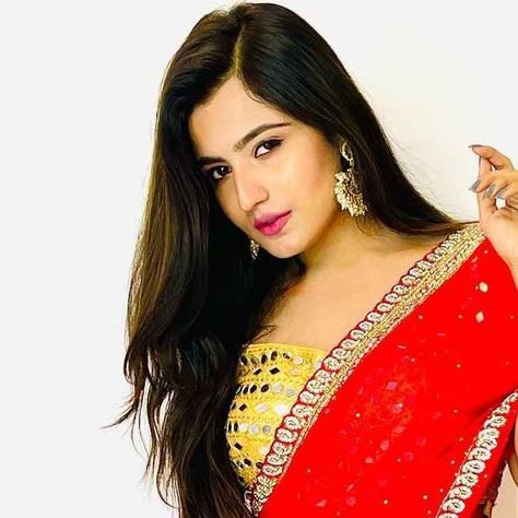 Nandani Sharma Wiki, Biography, Facts and More Nandini Sharma, Lonely Wife, Husband Best Friend, Maisie Williams, Viral Video, Indian Beauty Saree, Actresses, Beauty