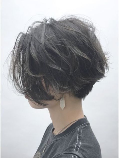 Spice up your look with these trendy short layered haircuts that are sure to turn heads. From edgy pixies to chic bobs, there's a style here for everyone. #ShortHairstyles #LayeredHair #WomensHairstyles Androgynous Hair, Tomboy Hairstyles, Shot Hair Styles, Short Hair Haircuts, Cut My Hair, Hair Inspo Color, Grunge Hair, Aesthetic Hair, Hairstyles Haircuts