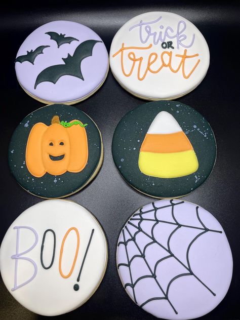 Halloween themed sugar cookies! Box of 6 or 12 individually wrapped cookies. Halloween Cookies Simple, Halloween Cookies With Royal Icing, Circle Halloween Cookies Decorated, Halloween Frosted Cookies, Round Halloween Sugar Cookies, Round Halloween Cookies Decorated, Zombie Cookies Decorated, Halloween Circle Cookies, Personalized Halloween Cookies