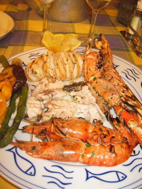 Seafood, Goa  #food #weekend Goa Food Dishes, Goan Cuisine, Goa Food, Travel Countries, Goan Recipes, Dubai Vacation, Food Eating, Beach Meals, Instagram Food