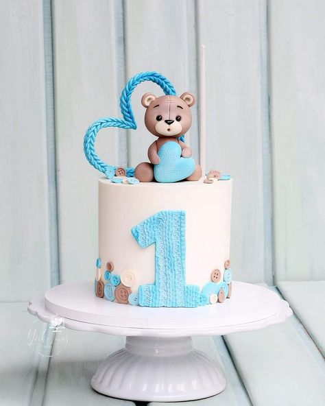 Torte Za Prvi Rodjendan Za Decake, Rođendanske Torte, Birthday Cake Crown, Boys First Birthday Cake, 1st Birthday Cakes, Baby Boy First Birthday, Baby Birthday Cakes, Baby Cakes, Pretty Birthday Cakes