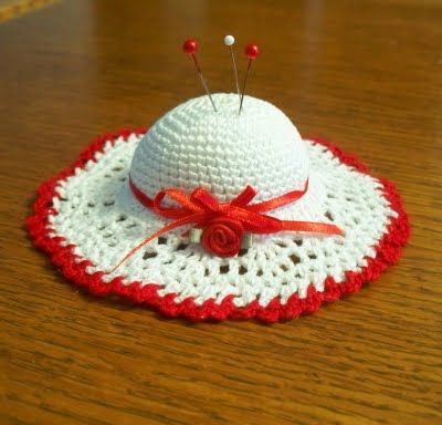 grannie style hat pin cushion Crochet Pin Cushion, Pin Cushions Patterns, Quilt Show, Needle Book, Hat Pin, Pin Cushion, Filet Crochet, Hat Pins, Crochet Hat