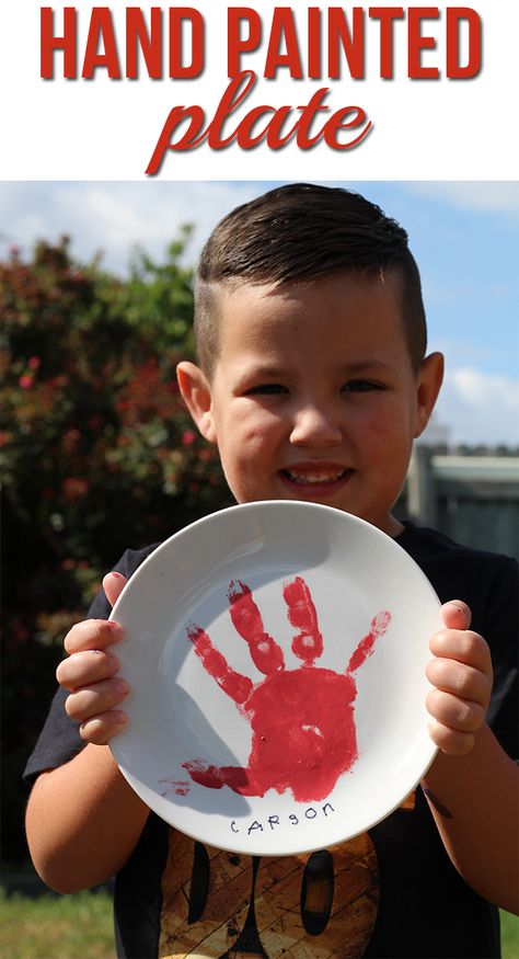 DIY Hand Painted Plate #KidfreshFavorites  #ad @krogerco @kidfreshfoods Kids Painting Crafts, Painted Ceramic Plates, Hand Painted Plate, Plates Diy, Diy Ceramic, Mothers Day Crafts For Kids, Plate Crafts, Diy Mothers Day Gifts, Painted Plates