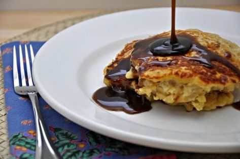 Bread Pudding Pancakes with Buttery Cinnamon Syrup - Pinch and Swirl Pudding Pancakes, Crepes Recipe Breakfast, French Pancakes, Eating Pancakes, Old Fashioned Bread Pudding, Breakfast Crepes, Crepes And Waffles, Cinnamon Syrup, Homemade Syrup