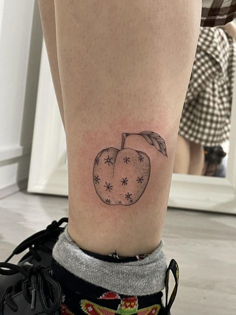 Mr Fantastic Fox Tattoo, Fantastic Mr Fox Apple Tattoo, Little Women Tattoo Ideas, Ash Fantastic Mr Fox Tattoo, Fantastic Mr Fox Nails, Wes Anderson Tattoo Ideas, Apple Core Tattoo, Cute First Tattoo Ideas, Otgw Tattoo